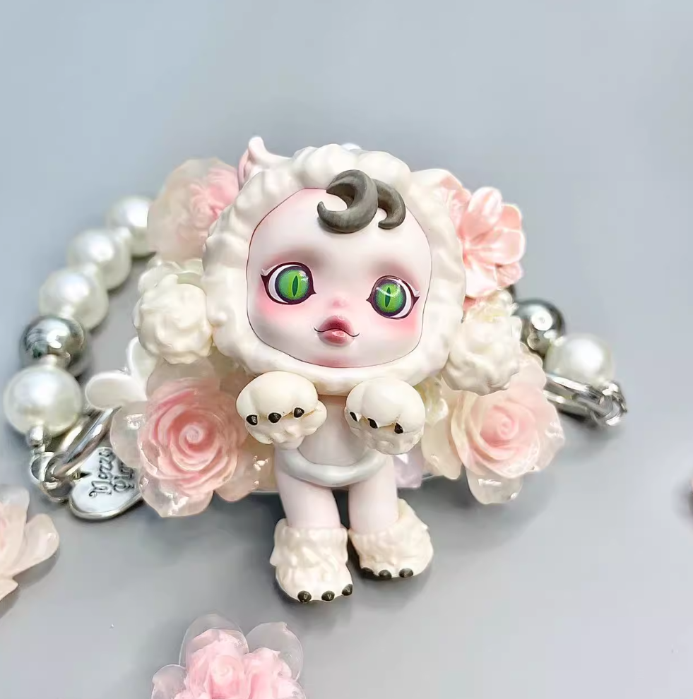 POP MART SKULLPANDA “The Sophisticated” Handmade Decoden Phone Back Clip